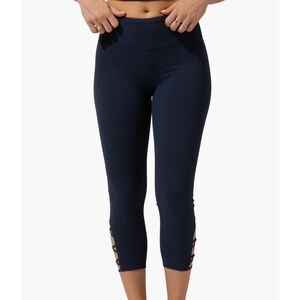 Threads 4 Thought Navy Capri Leggings w/ Side Cutouts | NWT | Medium